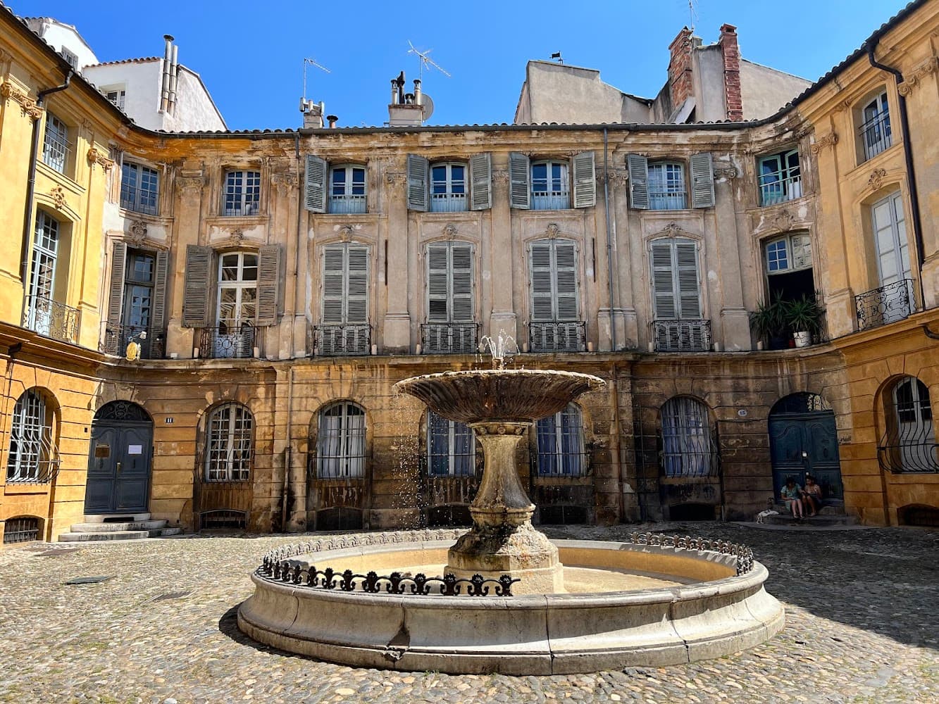 Long-distance chauffeur transfer to Provence villas